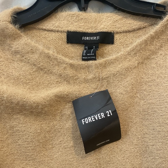 Beige fuzzy sweater - Picture 3 of 3